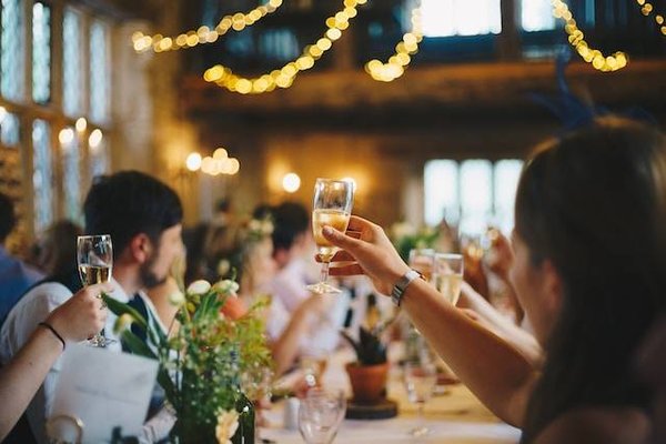 Comment répartir son budget de mariage entre les différents postes de dépense ?