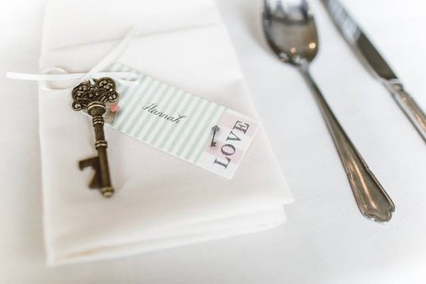 Comment faire sa décoration de table de mariage soi-même ?